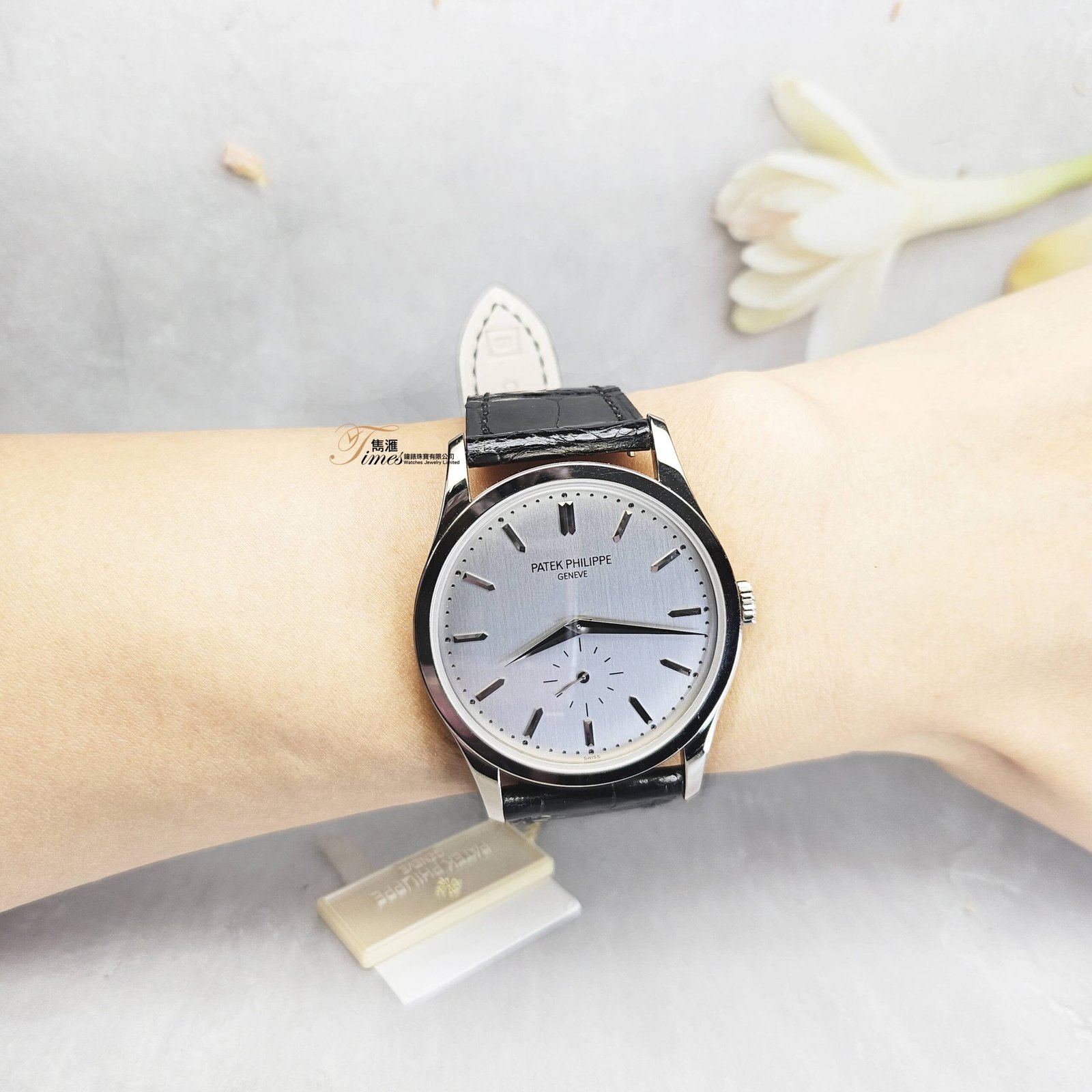 Patek Philippe 18K白金上鍊灰面條字細三針皮帶針扣Calatrava 5196G (37mm) - Image 3
